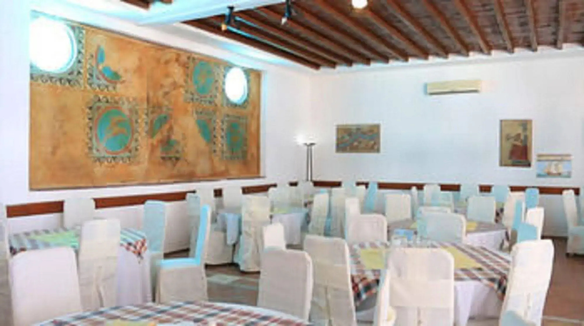 Mr & Mrs White Tinos