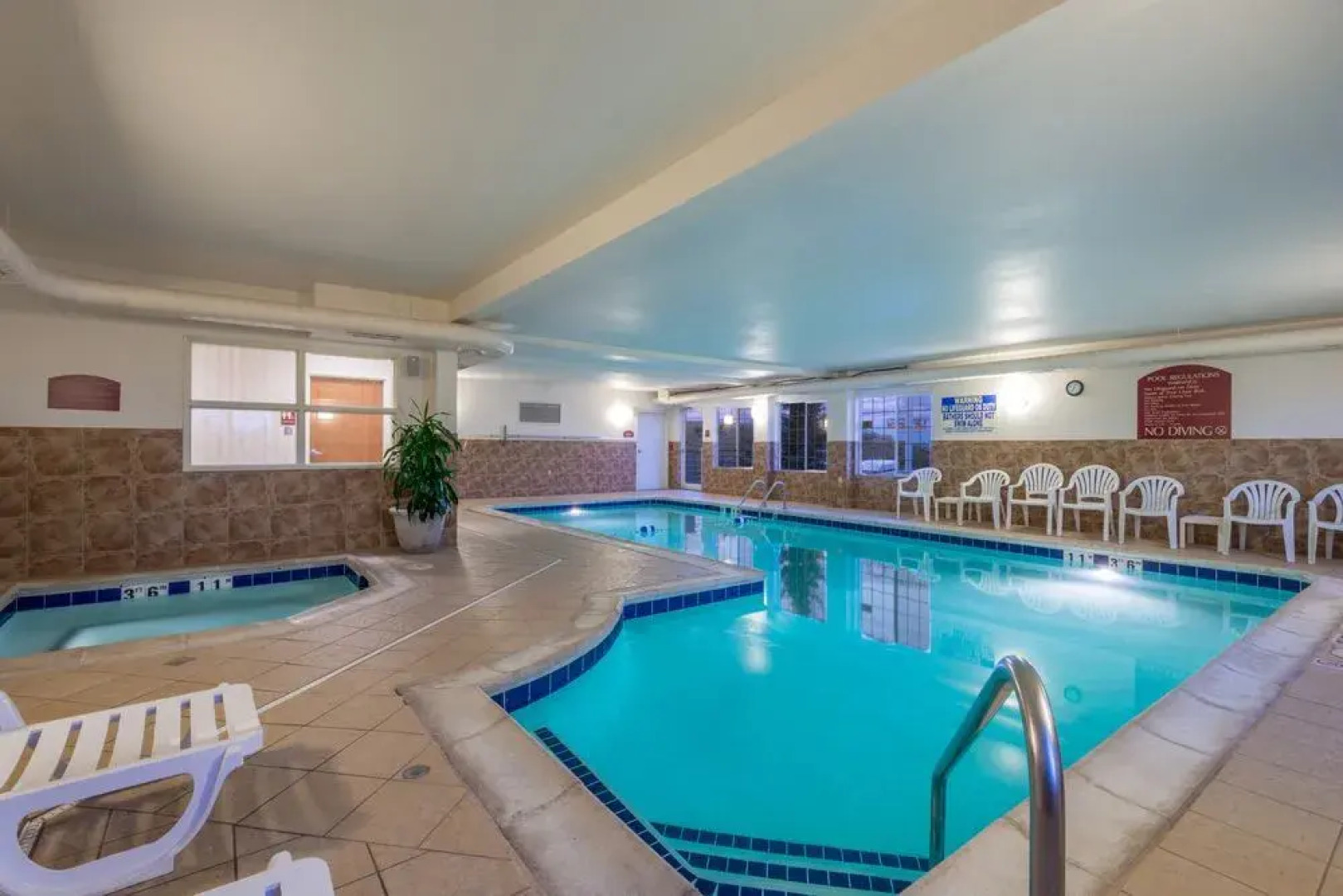 Holiday Inn Express & Suites Evanston