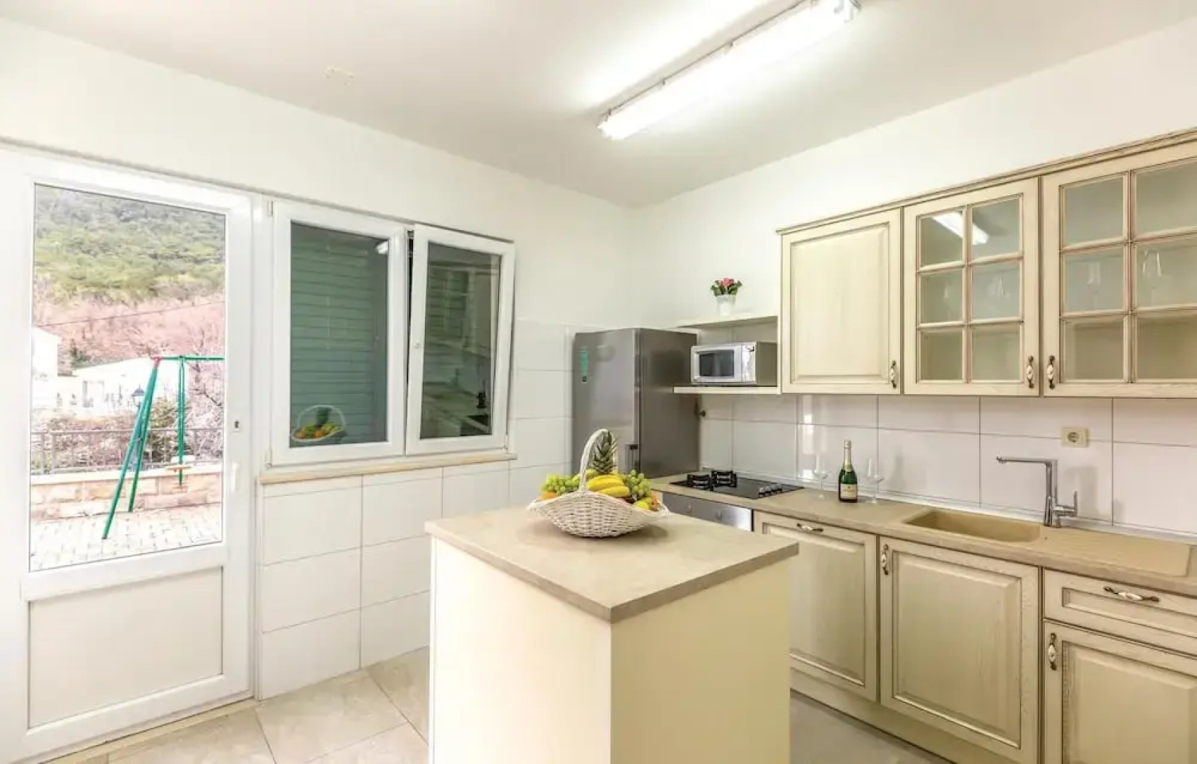 Amazing Home in Tucepi With Wifi and 4 Bedrooms