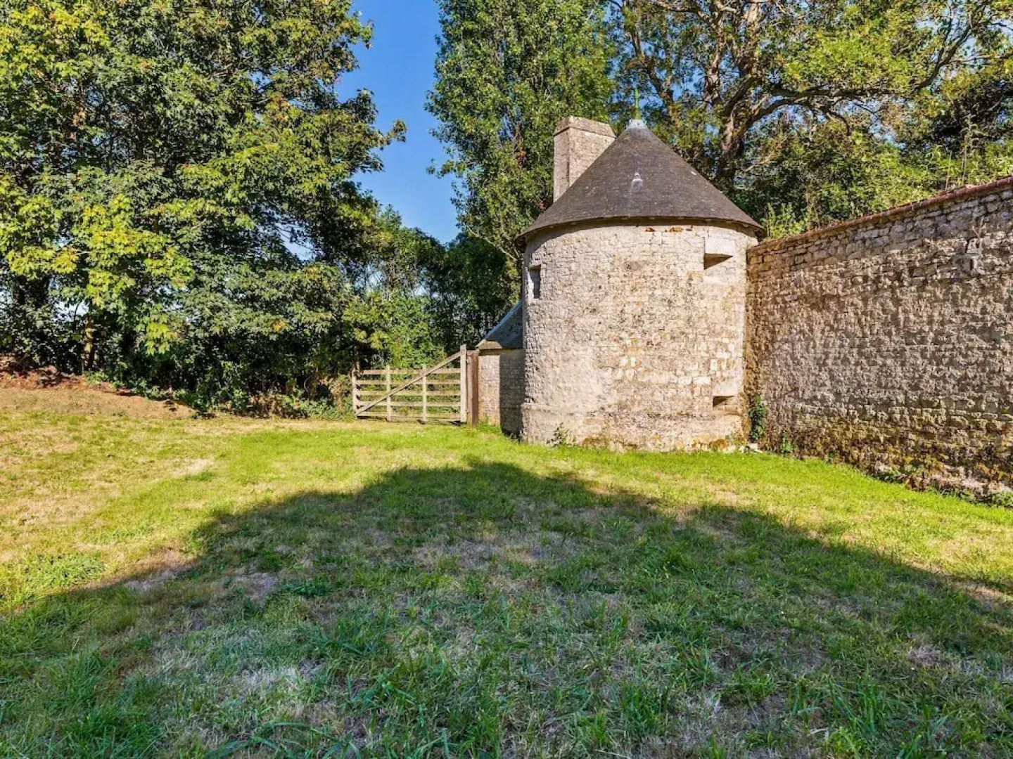 Holiday Home in Le Manoir With Jacuzzi in Summer
