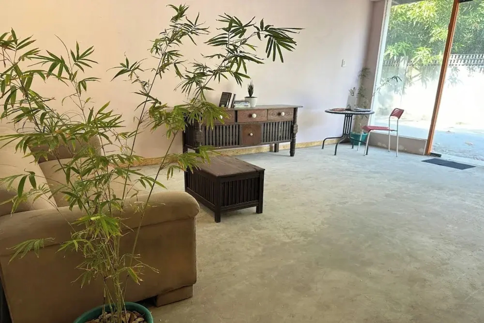 Mosaic Liwliwa Hotel Near Beach