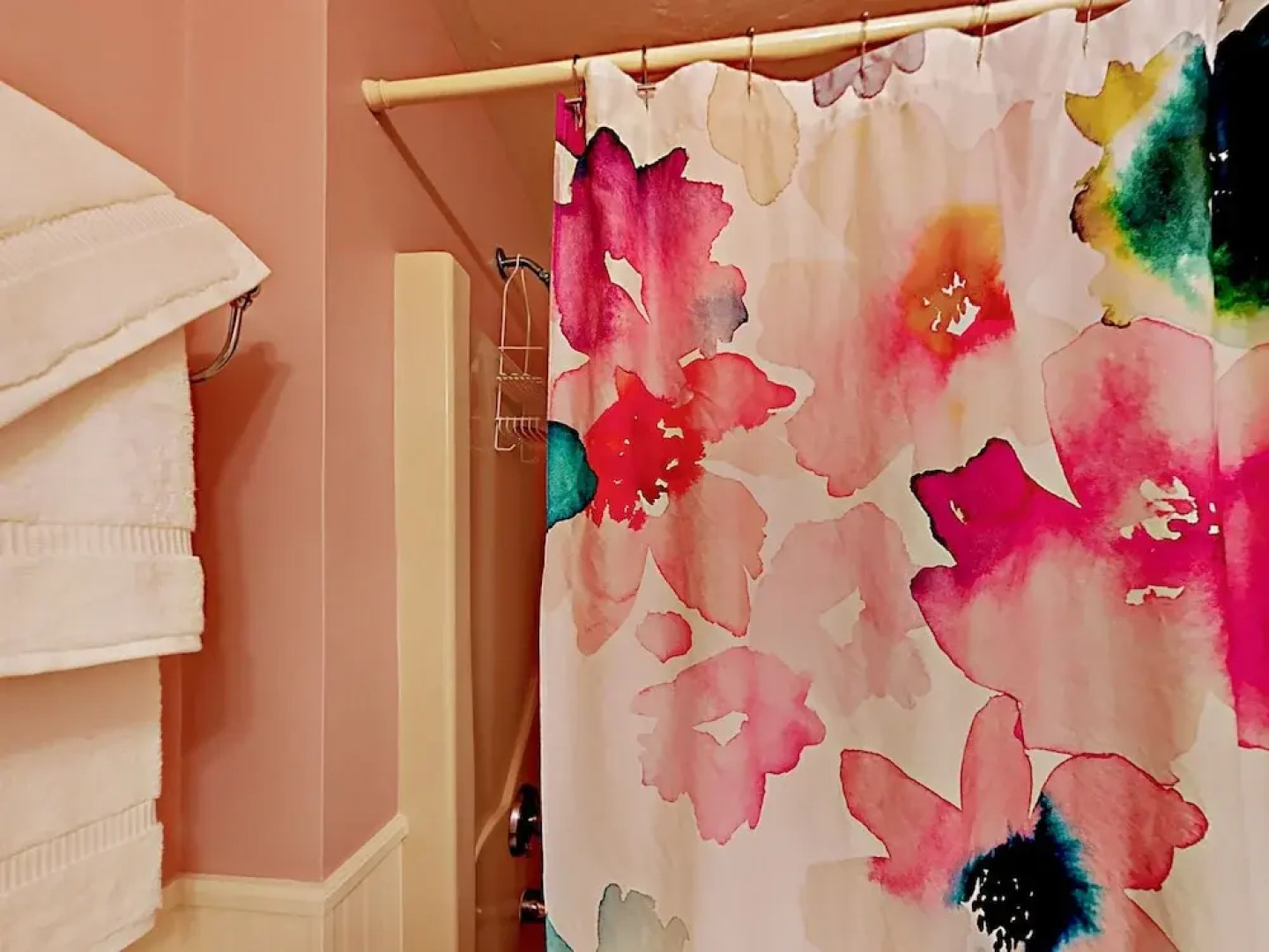 Countryside Home 4 Bedrooms 2 Bathrooms Home