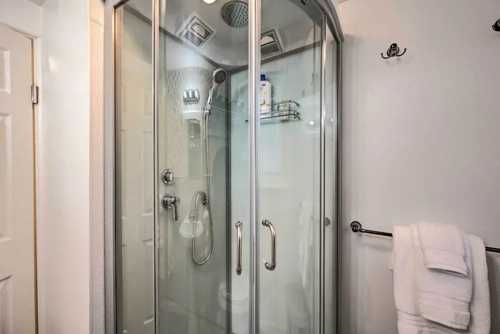 Redmond Farmhouse on 2 Acres w/ Deck & Grill!