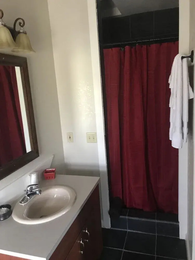 White House Inn on the Waterfront