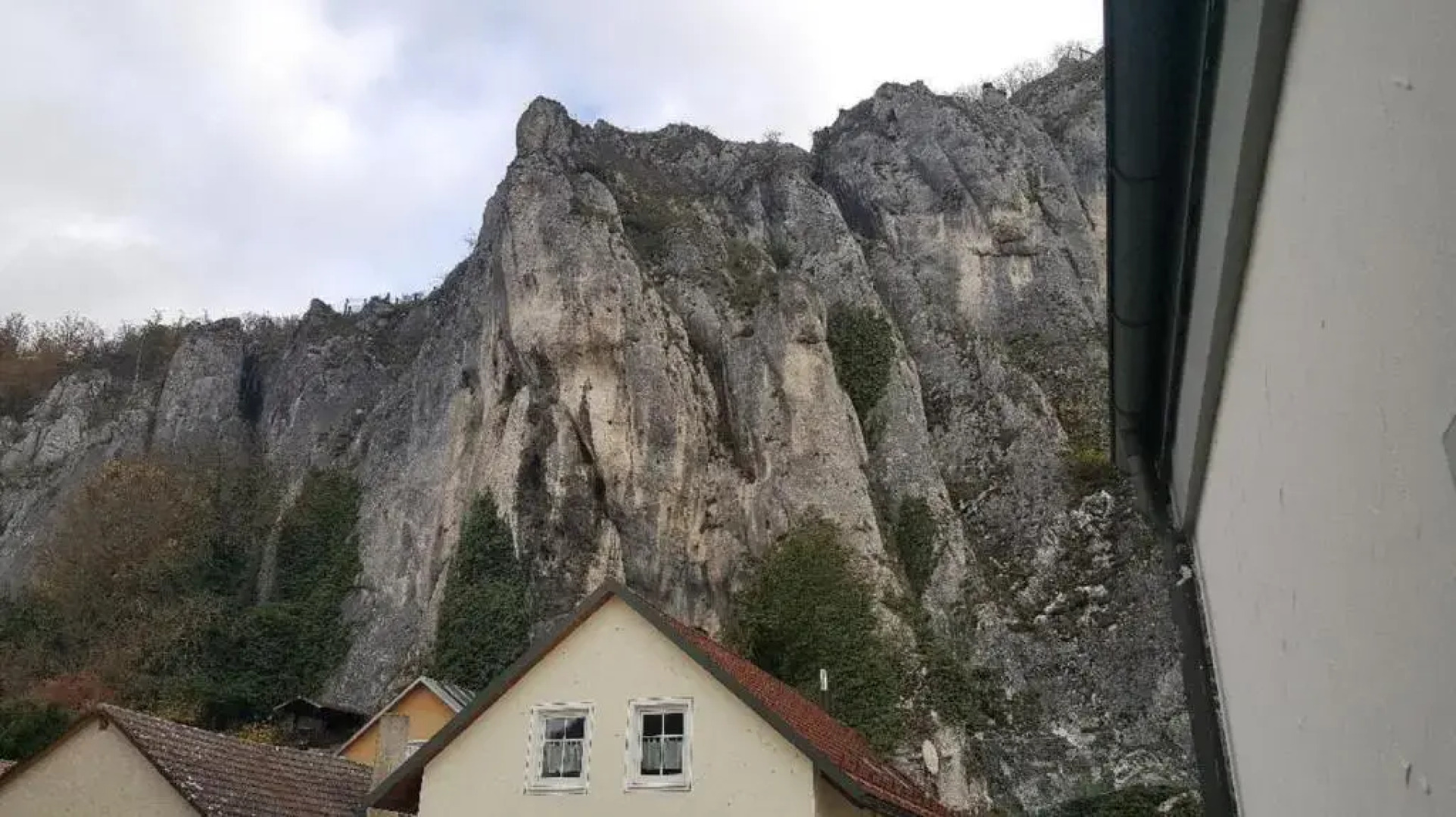 Cafe Altmühl, Ferienwohnungen Gästehaus Krimhilde direkt am Wasser