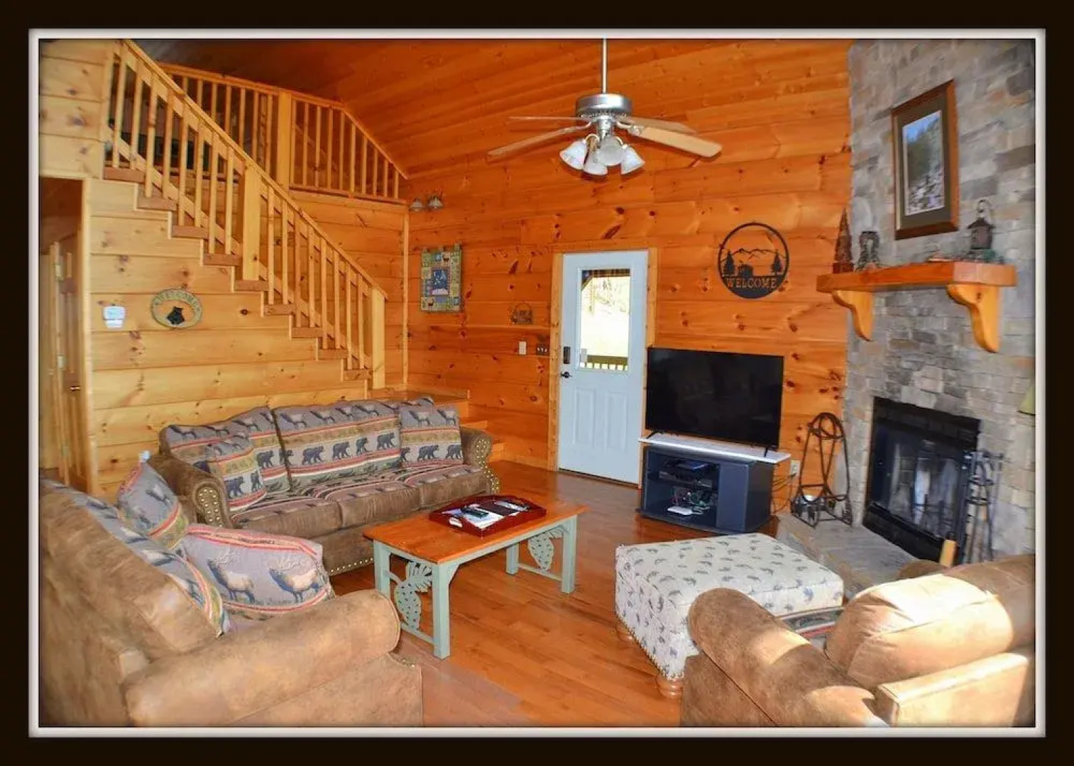 Autumn Mist - 3 Br cabin by RedAwning