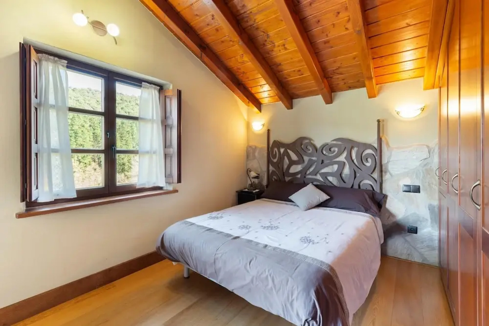 Villa With 4 Bedrooms in Bizkaia, With Wonderful Mountain View, Private Pool and Enclosed Garden Near the Beach