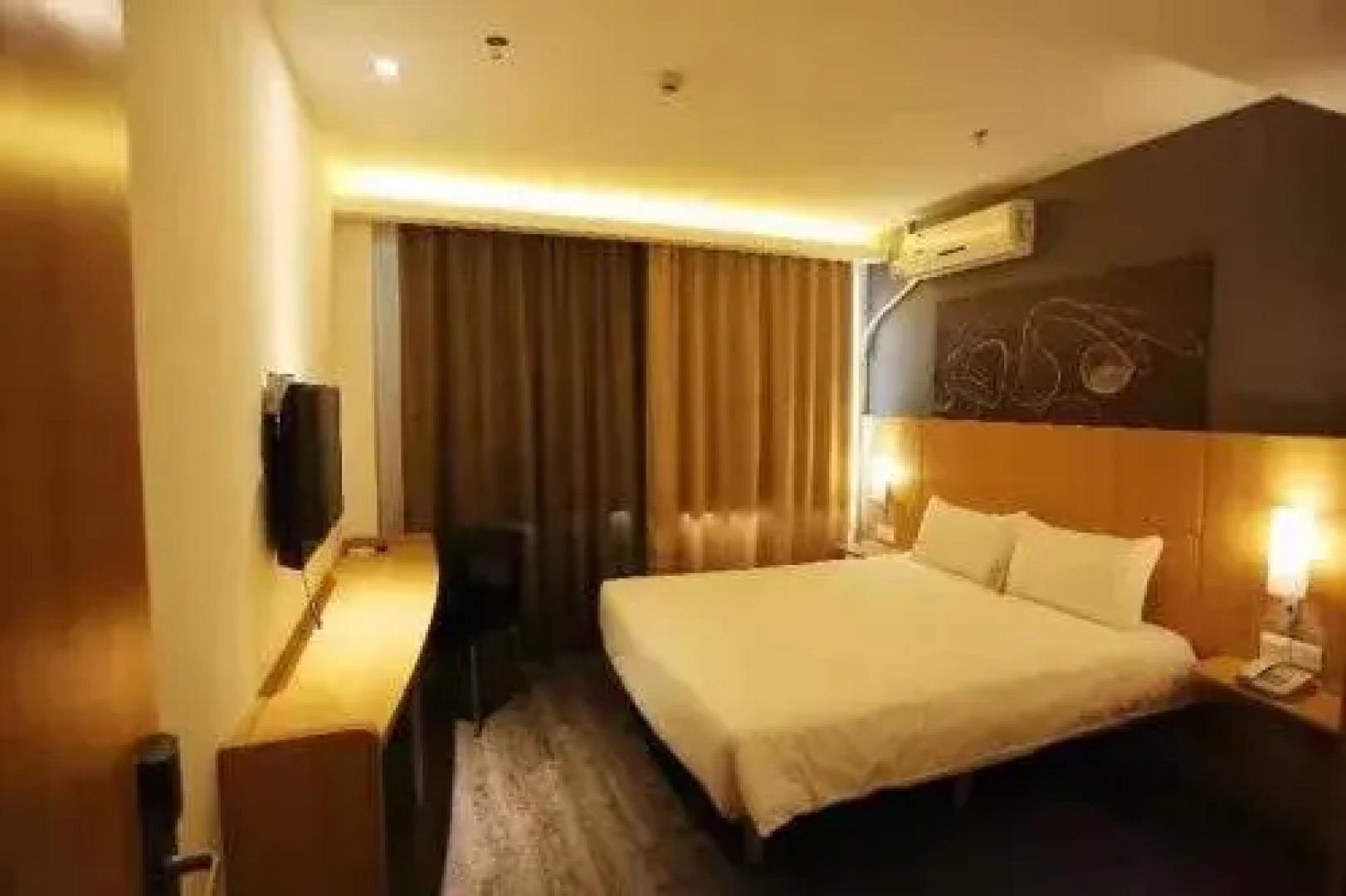 Ibis Jinzhou Yunfei Street