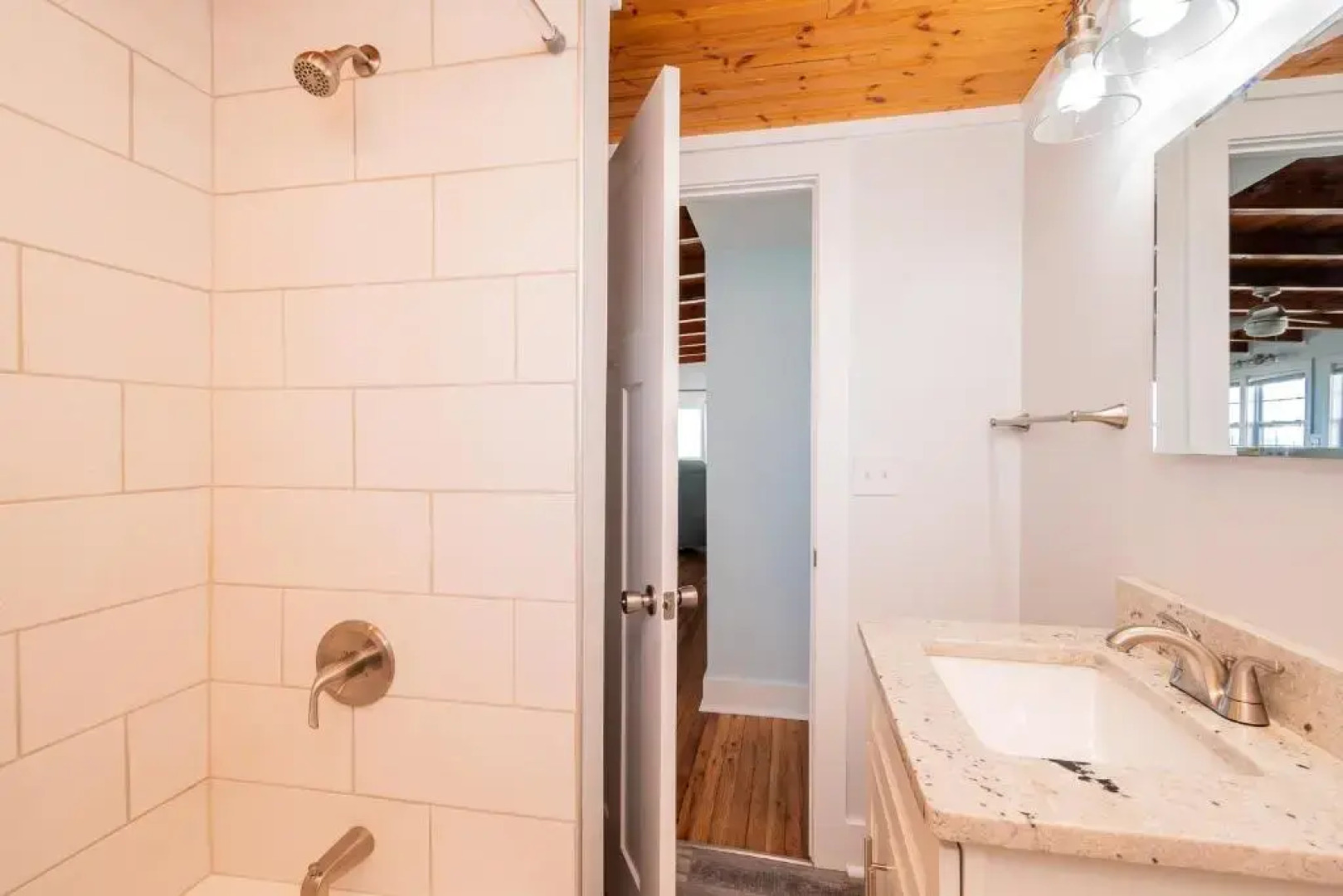 Chill'ax Inn by Oak Island Accommodations