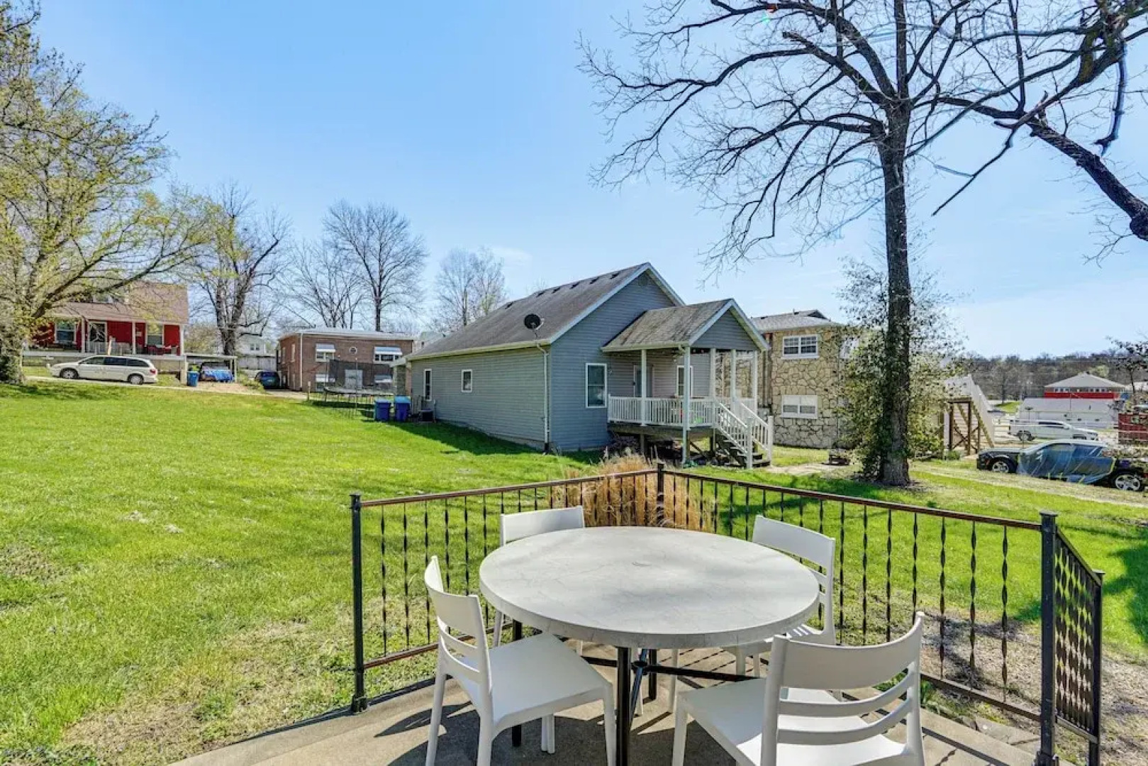 Jefferson City Bungalow: Hot Tub & Patio!