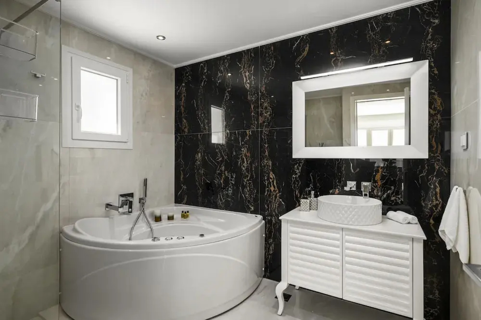 Villa Monte Leone by Konnect with Pool, Hot Tub, Spa Room & Stunning Seaview