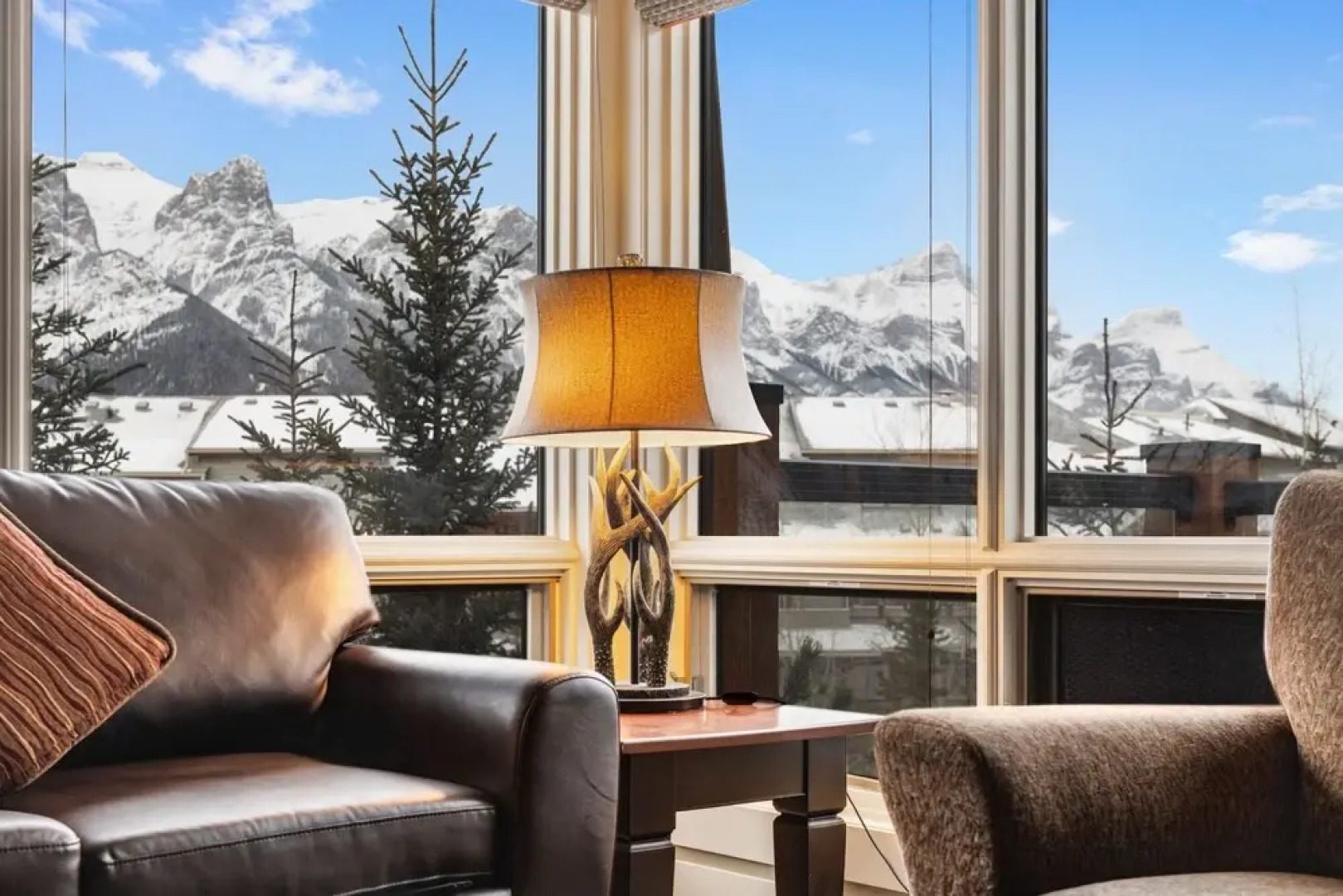 Exquisite 2BR/2BTH Luxury Condo with Mountain View