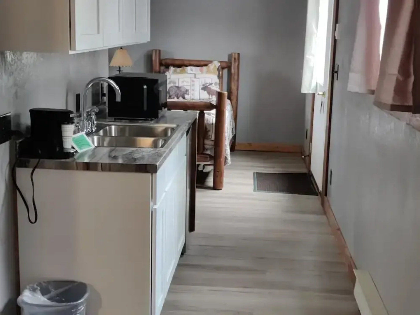 Twin Pines Lodge & Cabins