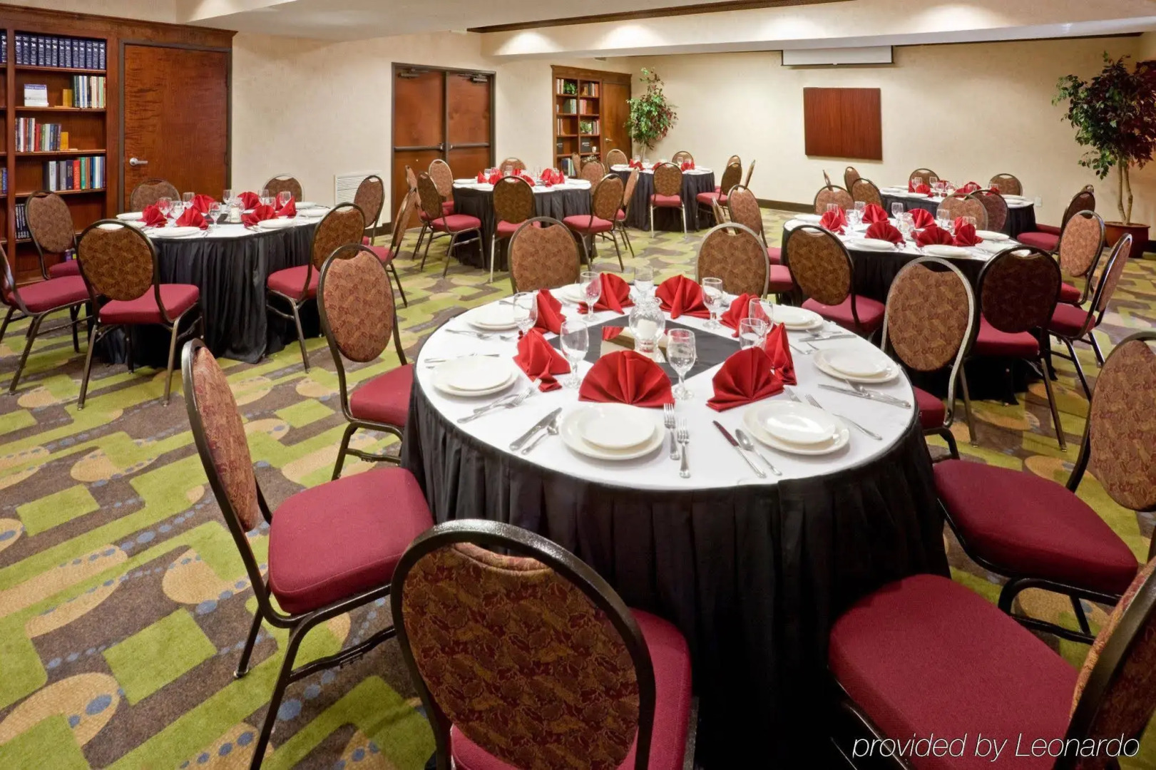 Holiday Inn Express & Suites Dallas Park Central Northeast by IHG