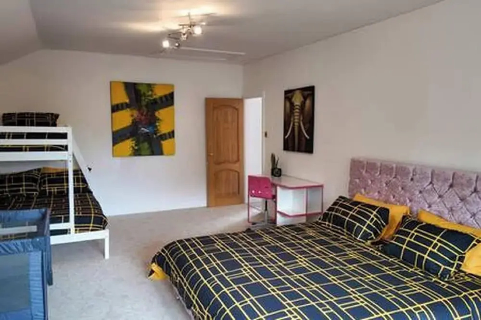 Stratford 4 BR Family Mansion With Pool, Gym & BBQ