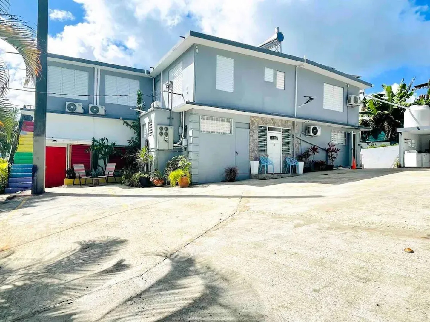 Eco-friendly Cozy Studio Solar-powered Retreat