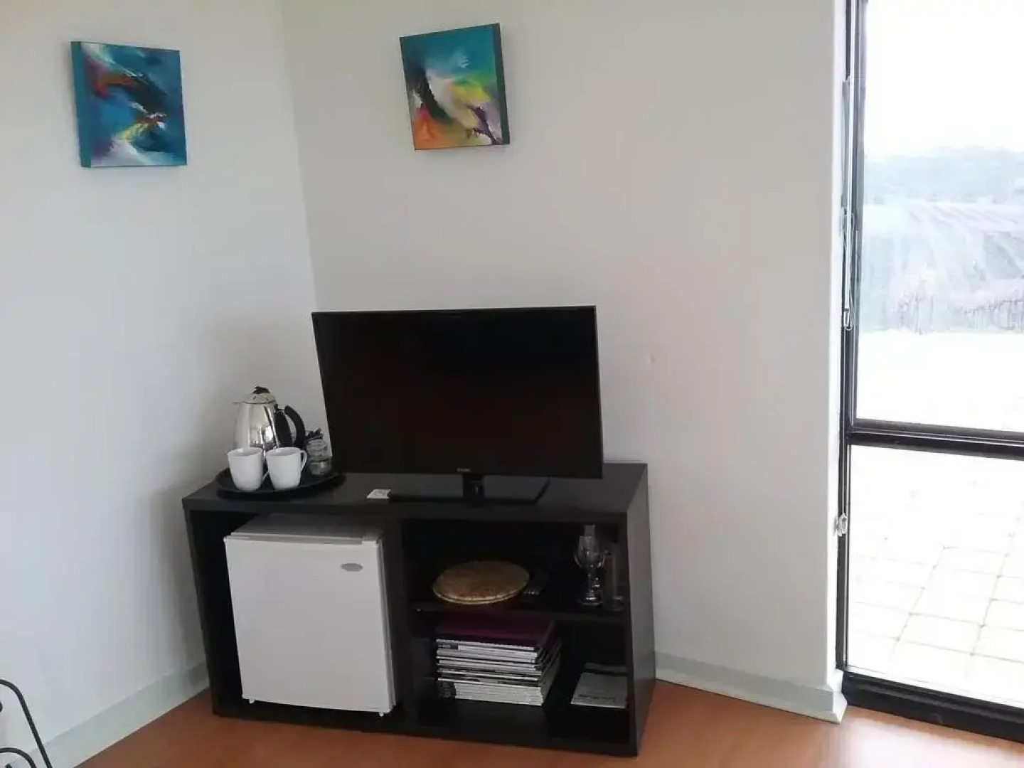 Mt Surmon Wines/Scarlattis Gallery/The Retreat