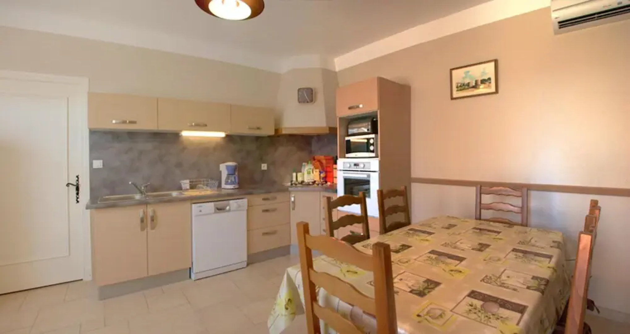 Villa With 3 Bedrooms in Ventenac-cabardès, With Wonderful Mountain View, Private Pool, Enclosed Garden