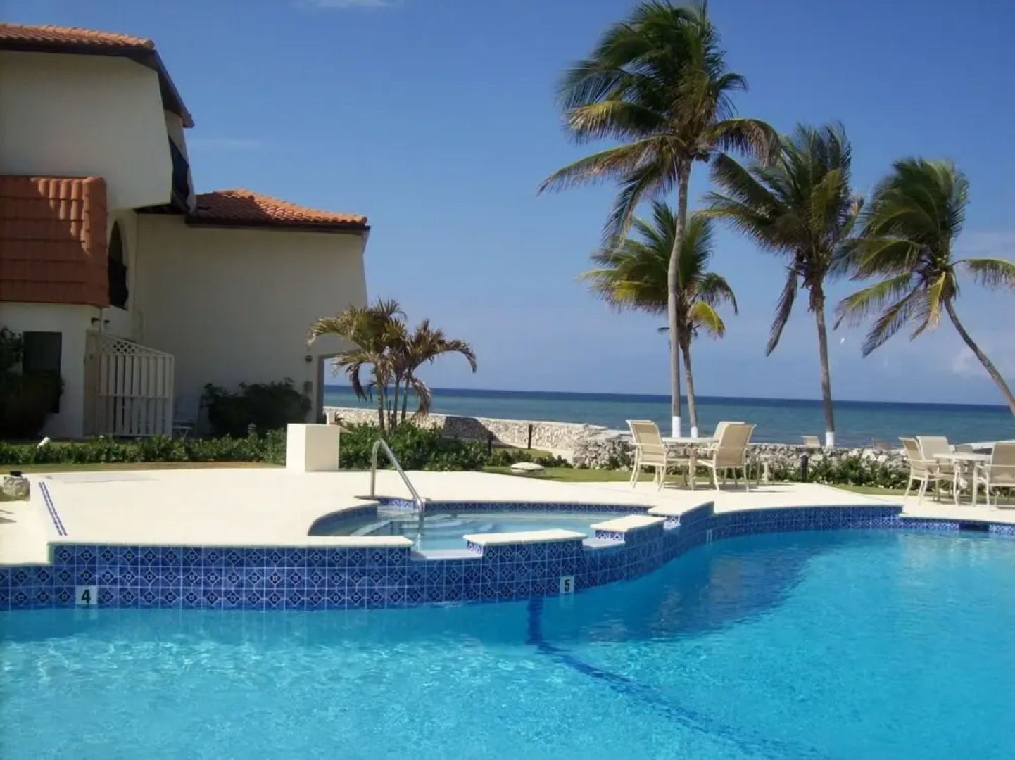 Villas Pappagallo by Cayman Villas