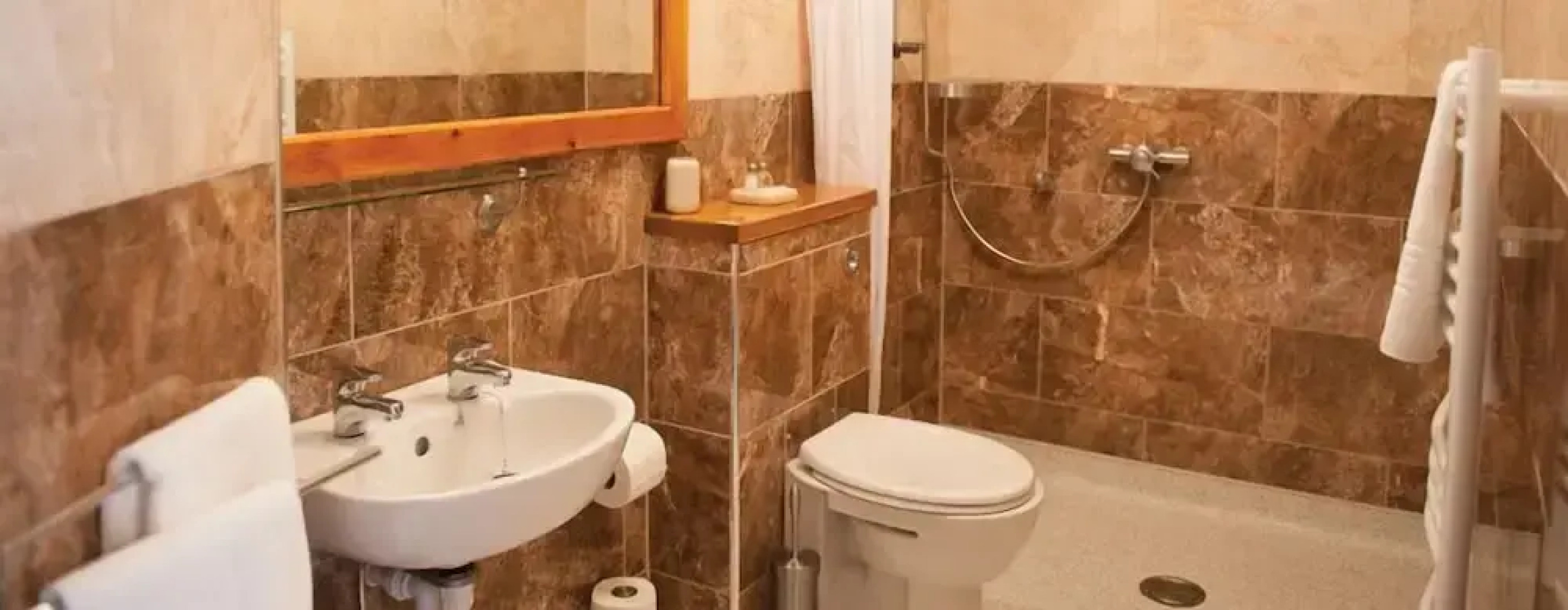 The Little Crown Inn