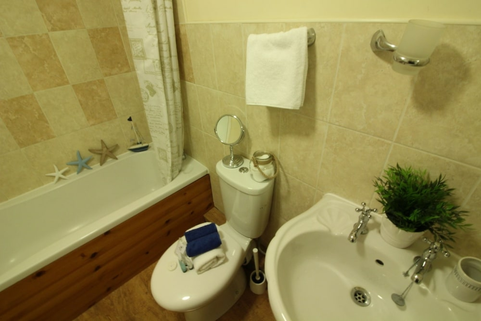 Roomtel Riverside Suites