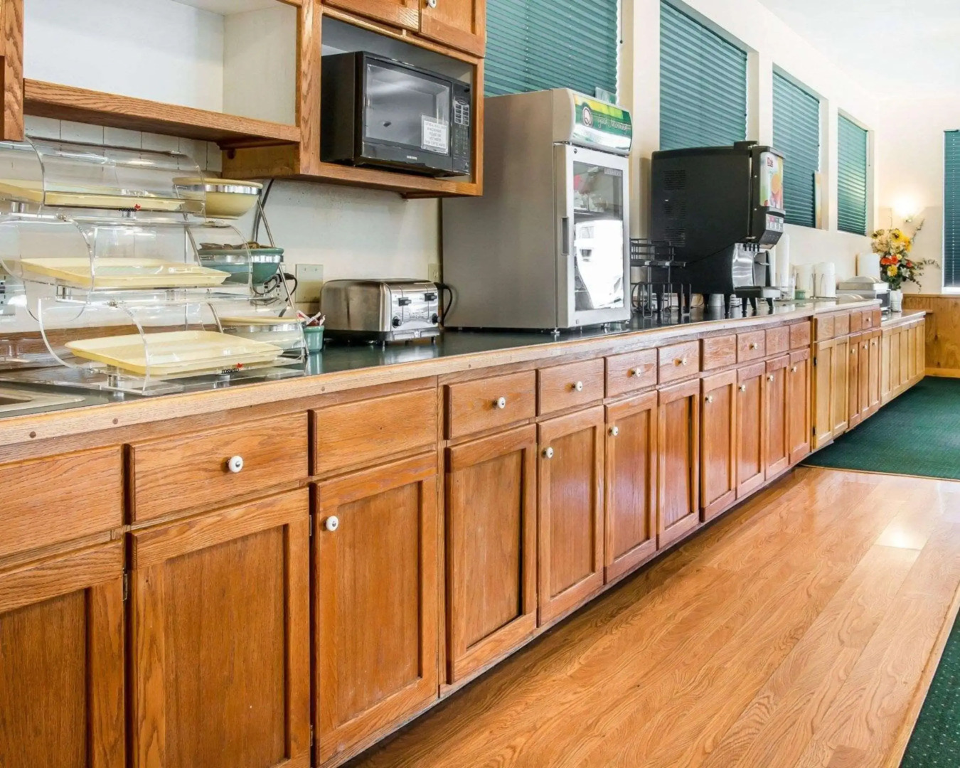 Quality Inn & Suites Mackinaw City Beachfront