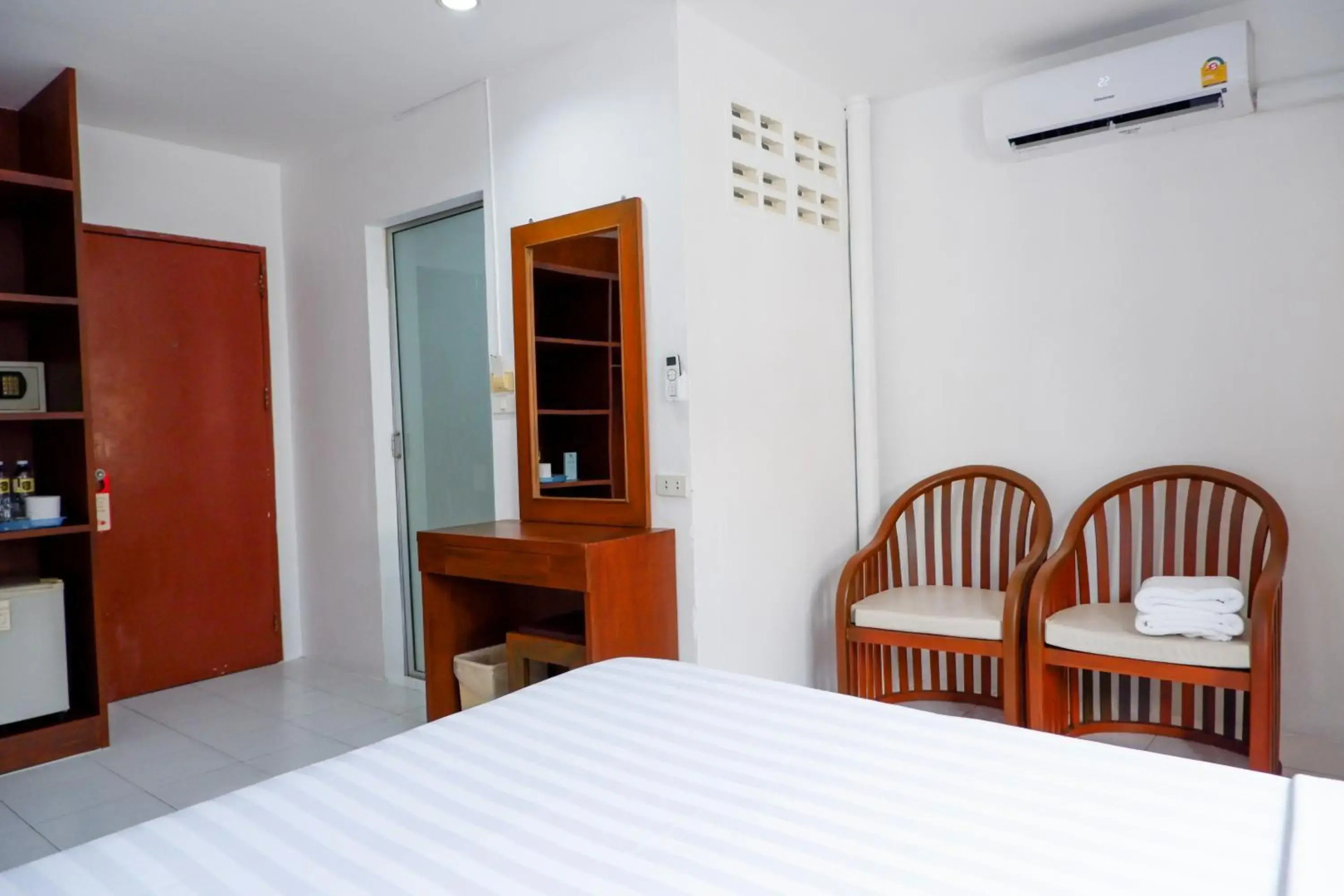 18 Coins Budget Hotel