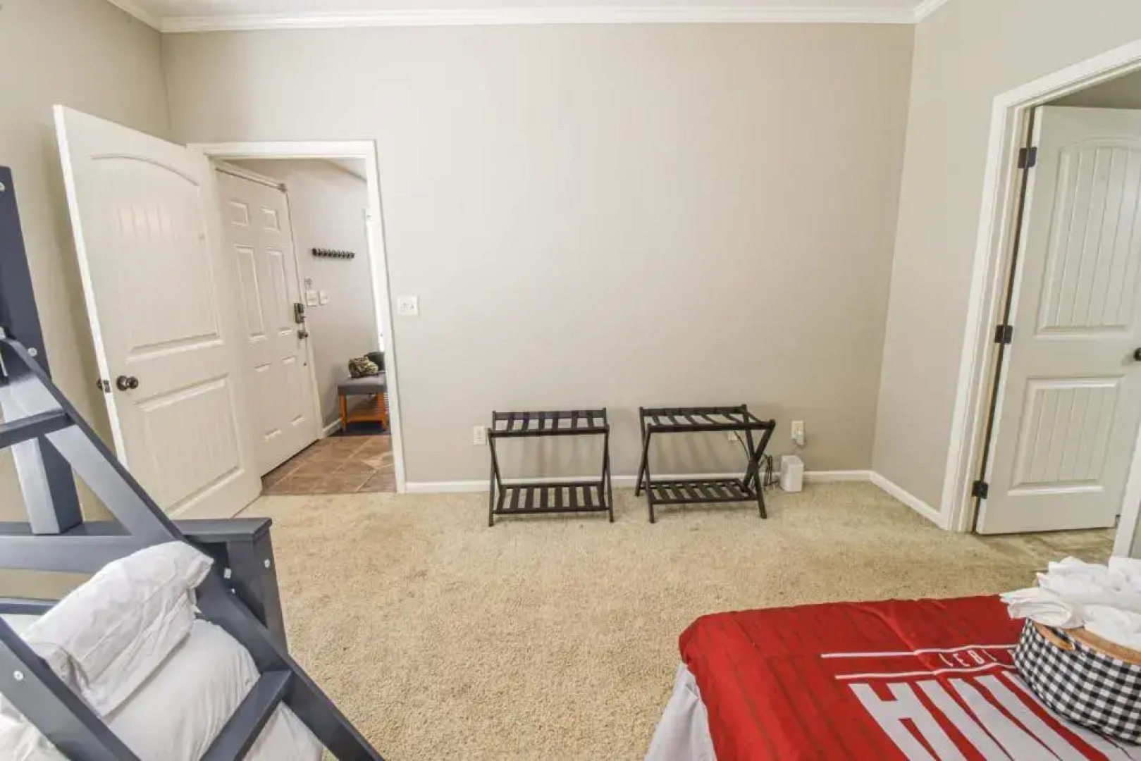 The Crimson Retreat Only 5 Miles to the Stadium BBQ Coffee Games