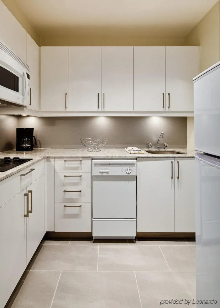 Hotel 2170 Lincoln Downtown Montreal