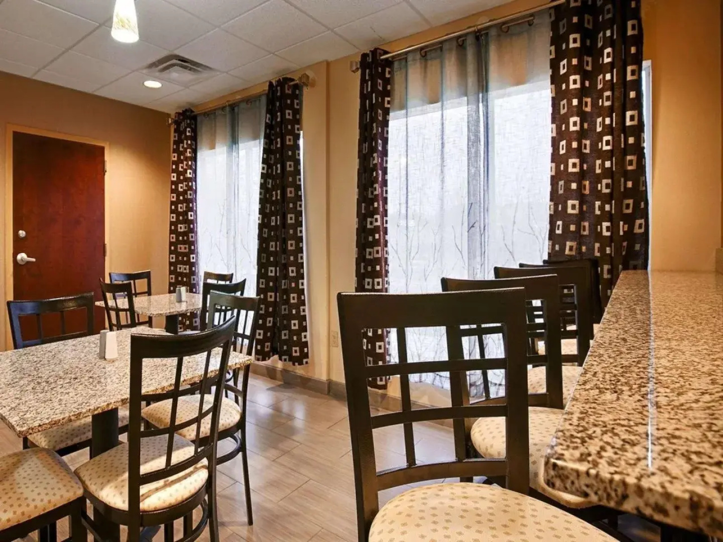 Quality Inn & Suites Huntsville Research Park Area