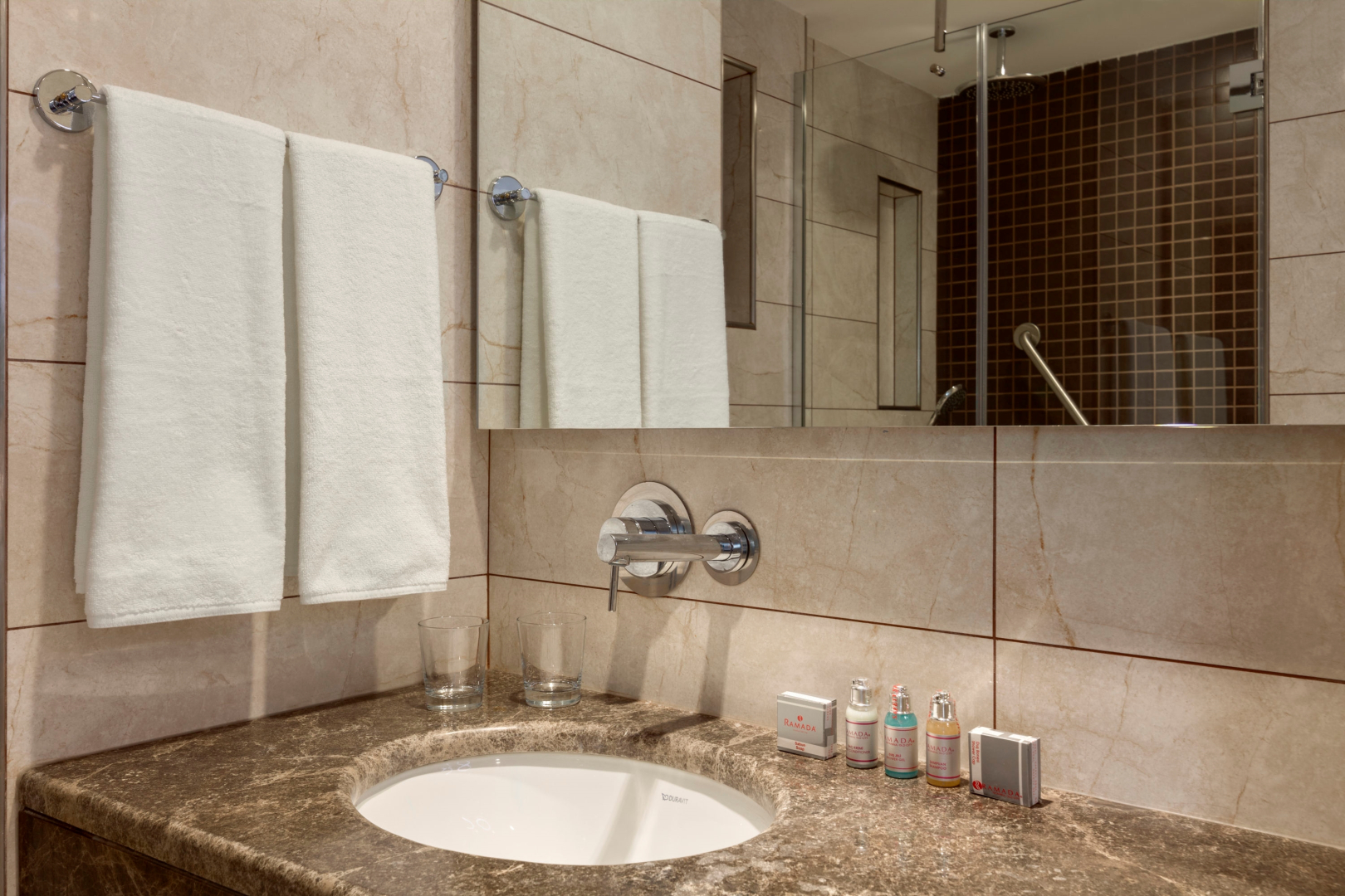 Grander Inn & Suites