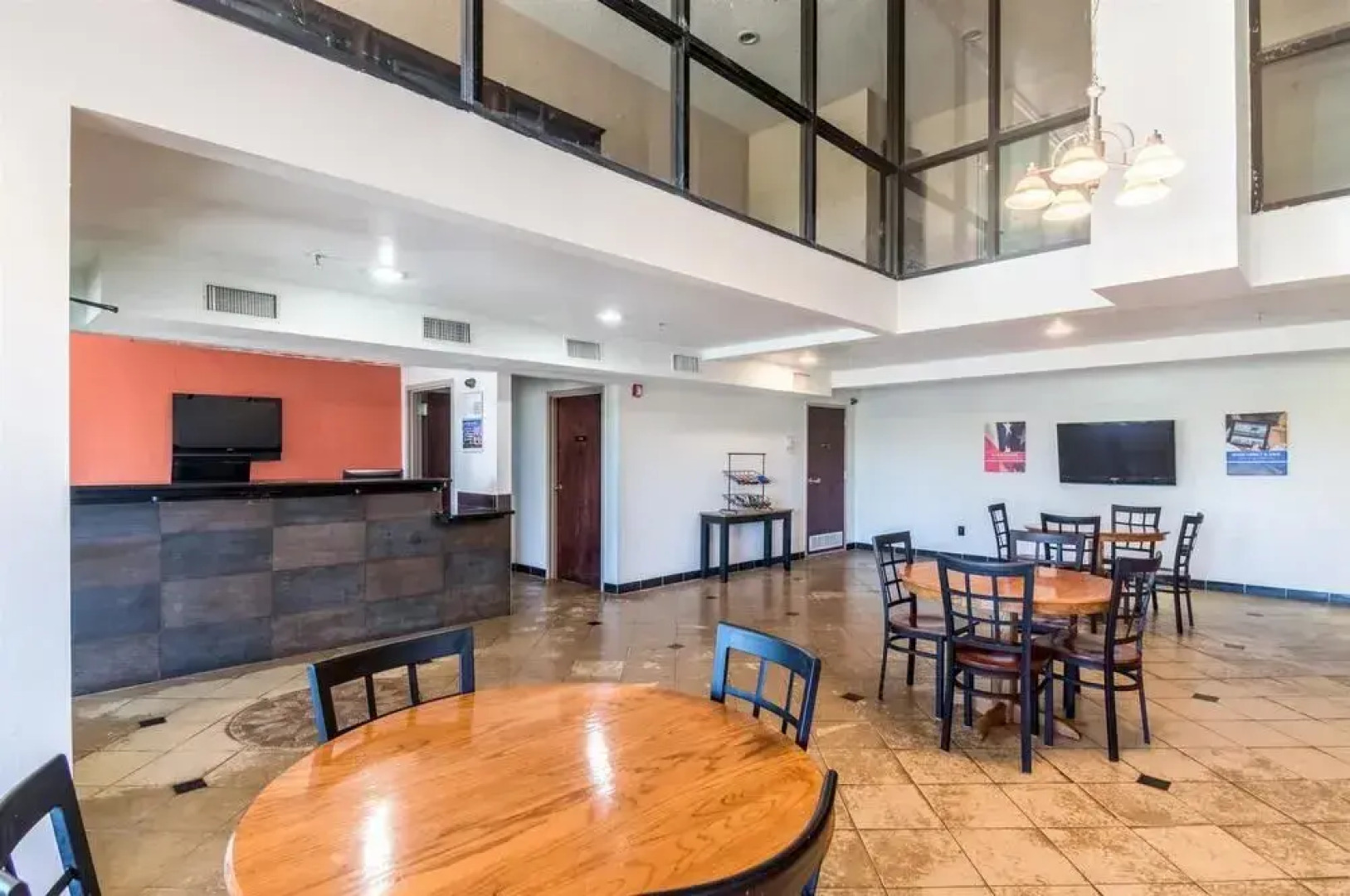 Premiere Inn & Suites