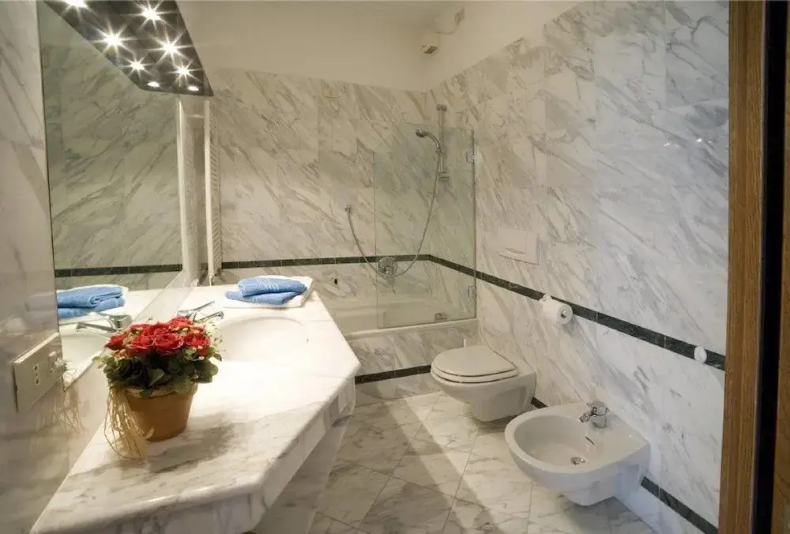 Lake Lugano 1 bed Apartment With Balcony