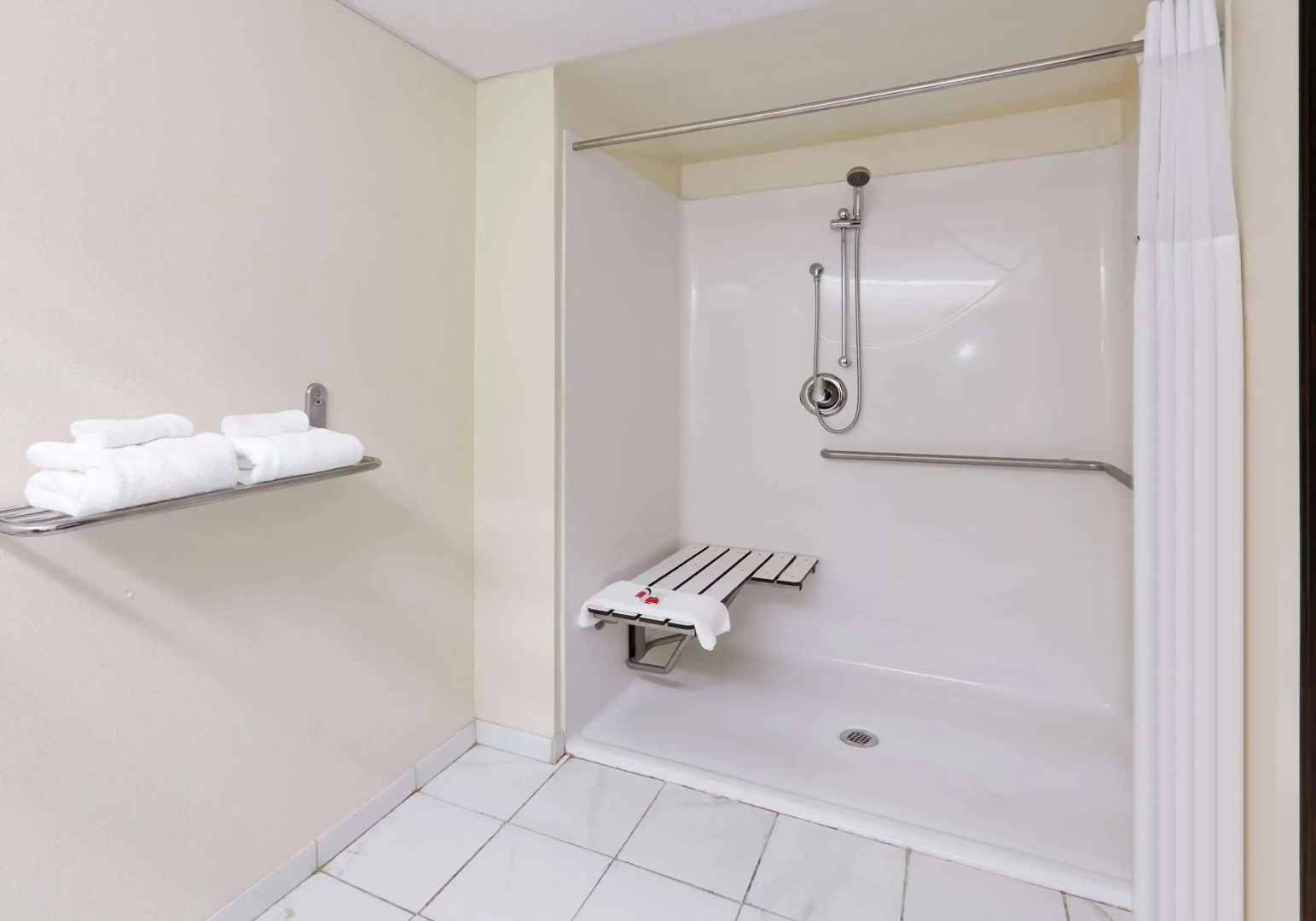 Days Inn & Suites by Wyndham Bentonville