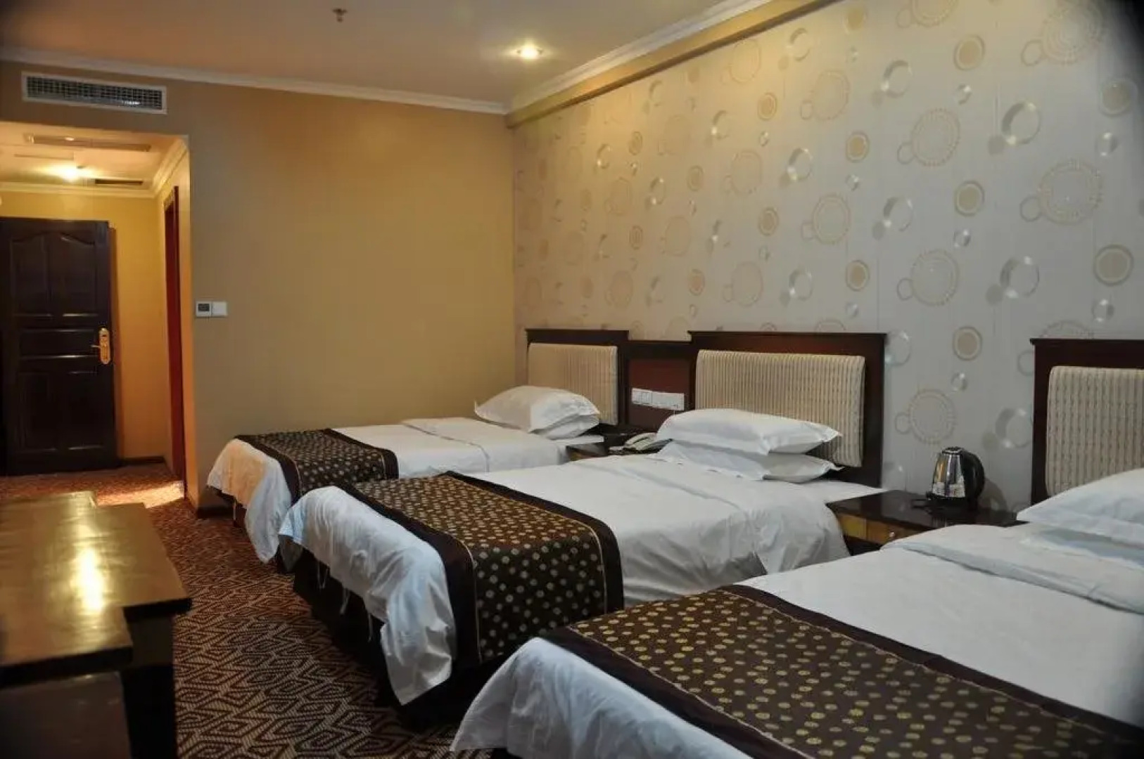 Linzhi Penglong Hotel