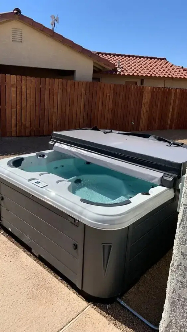 Saratoga A Bright Modern Pool Home in Vegas