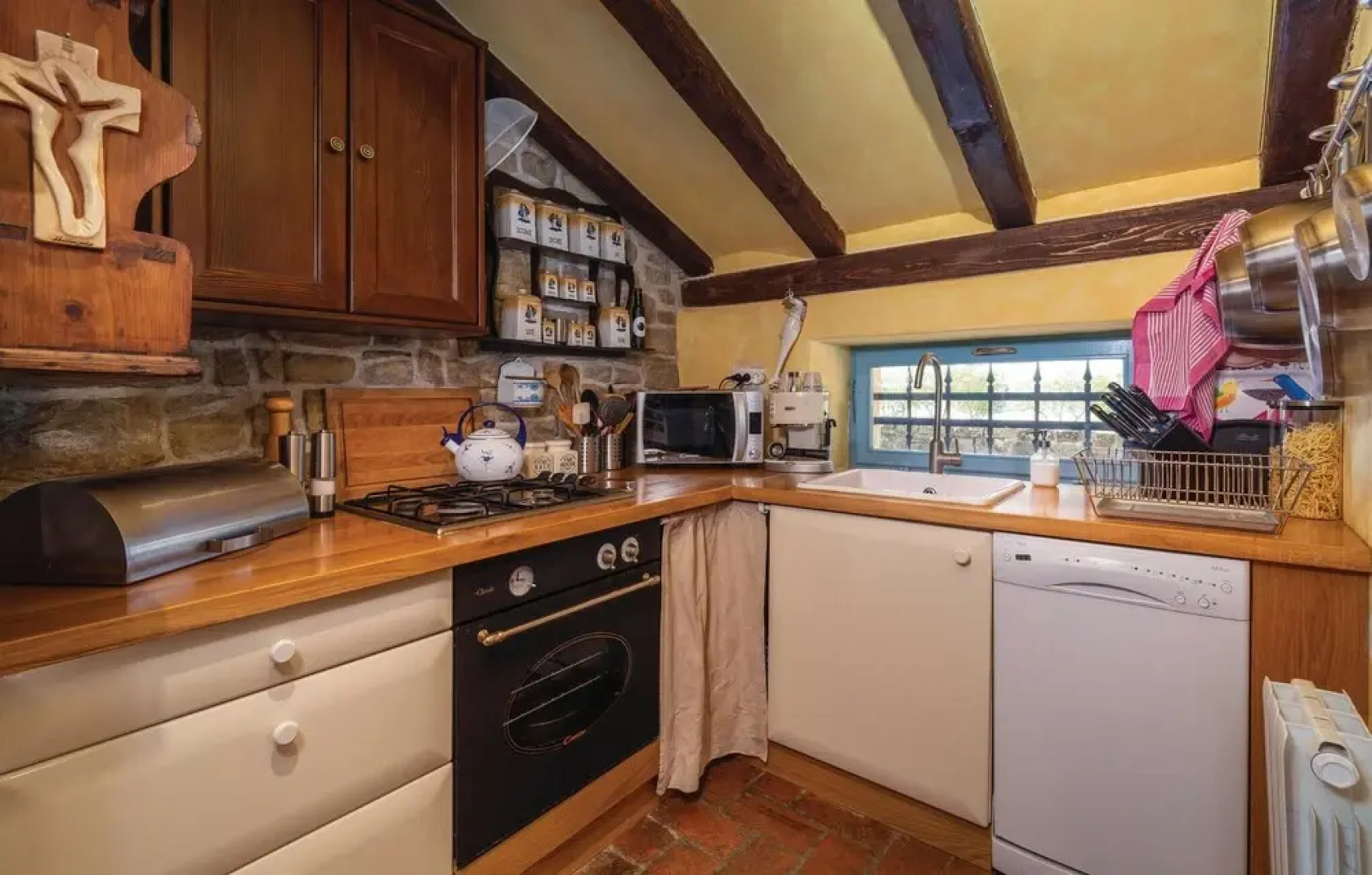 Stunning Home in Groznjan With Wifi and 3 Bedrooms