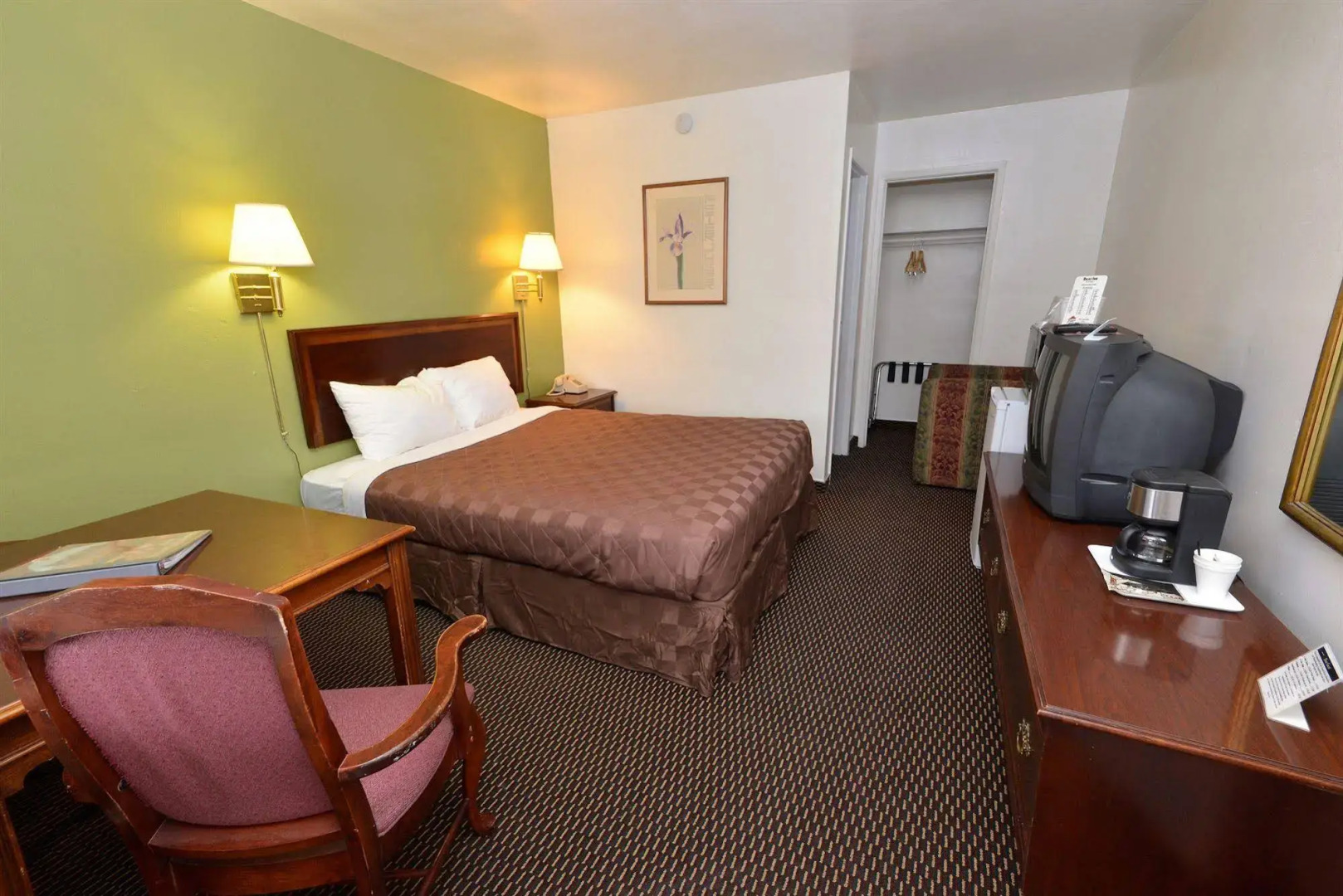 Rodeway Inn & Suites