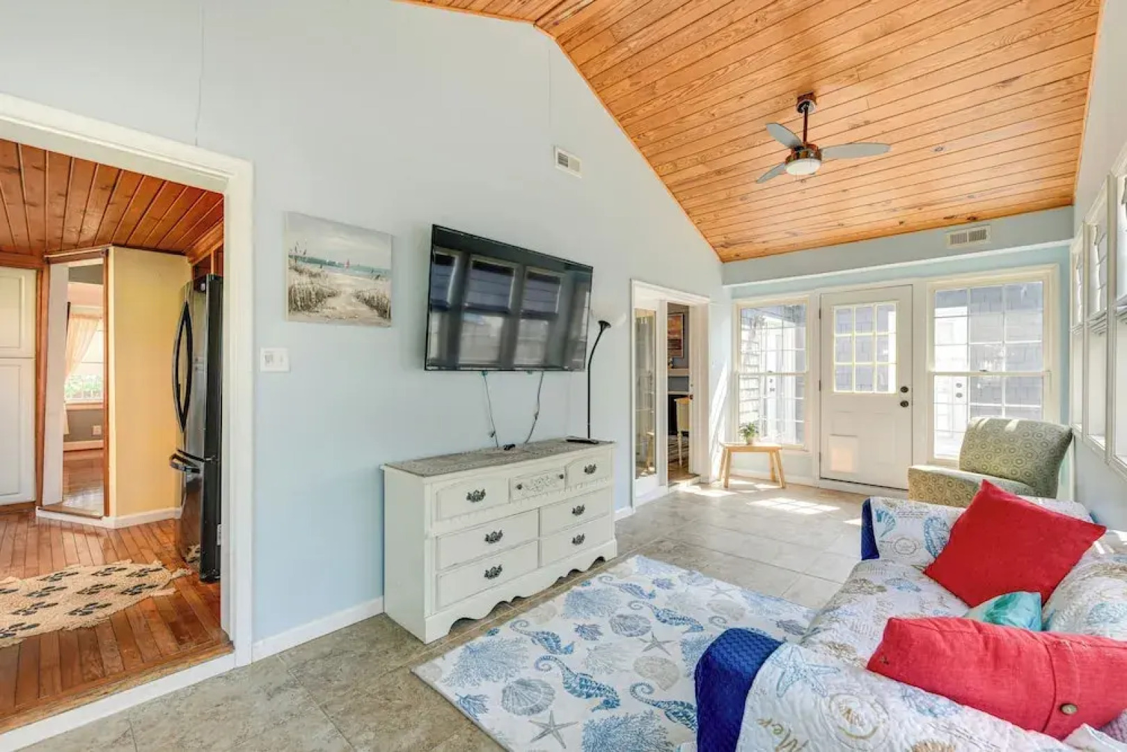 Fish, Swim & Boat: Colonial Beach Bungalow