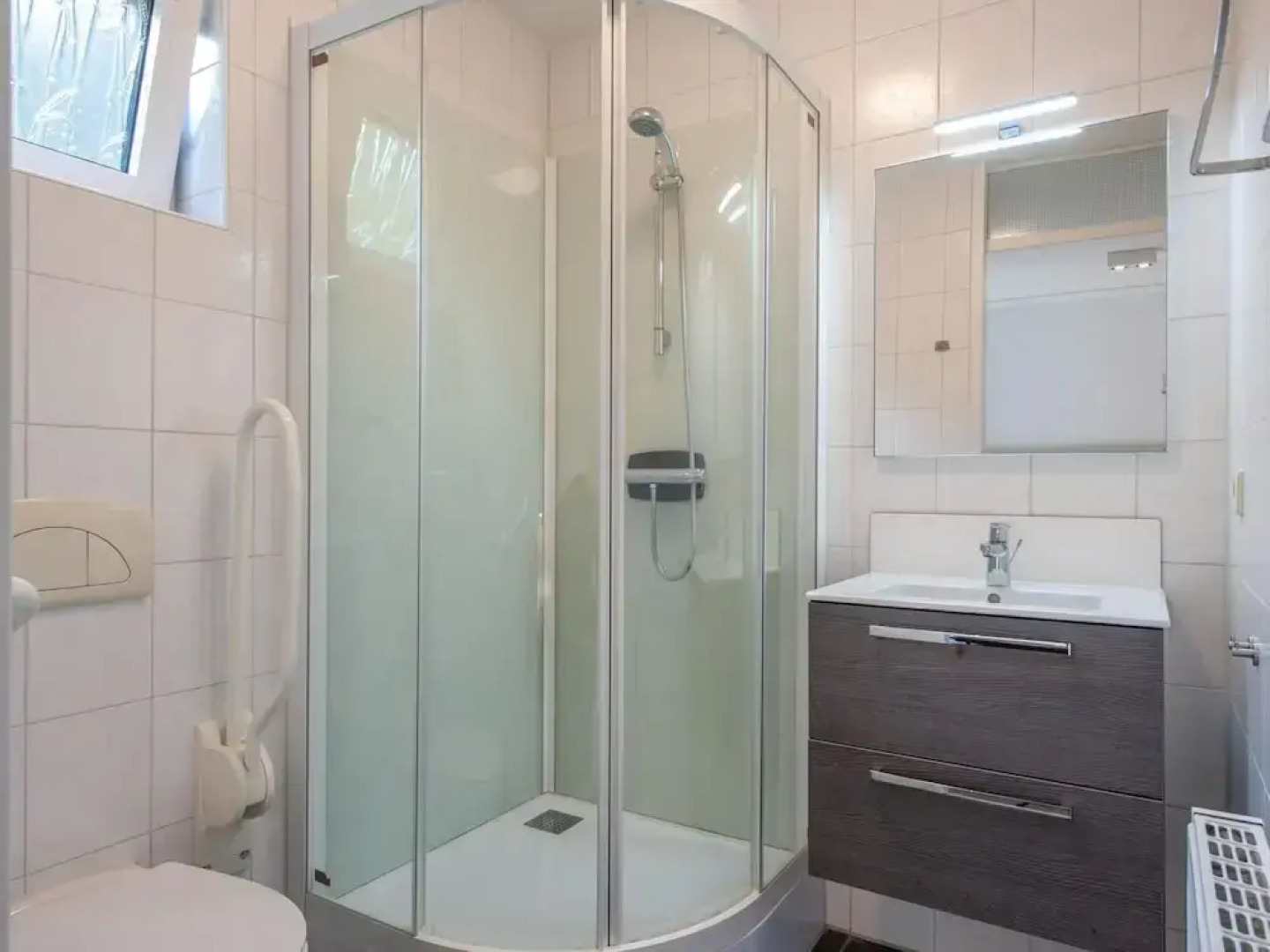 Restyled House with 5 Bathrooms near Vrachelse Heide