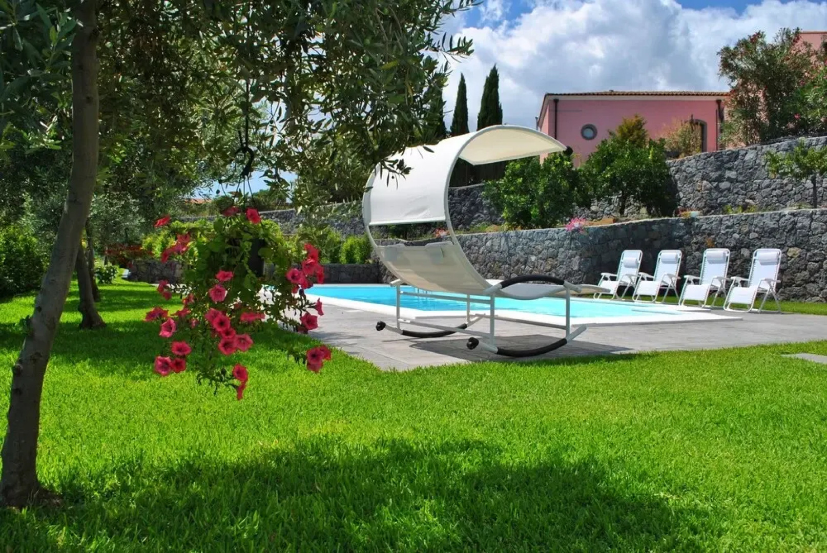 Villa Dedalisa by holidayngo