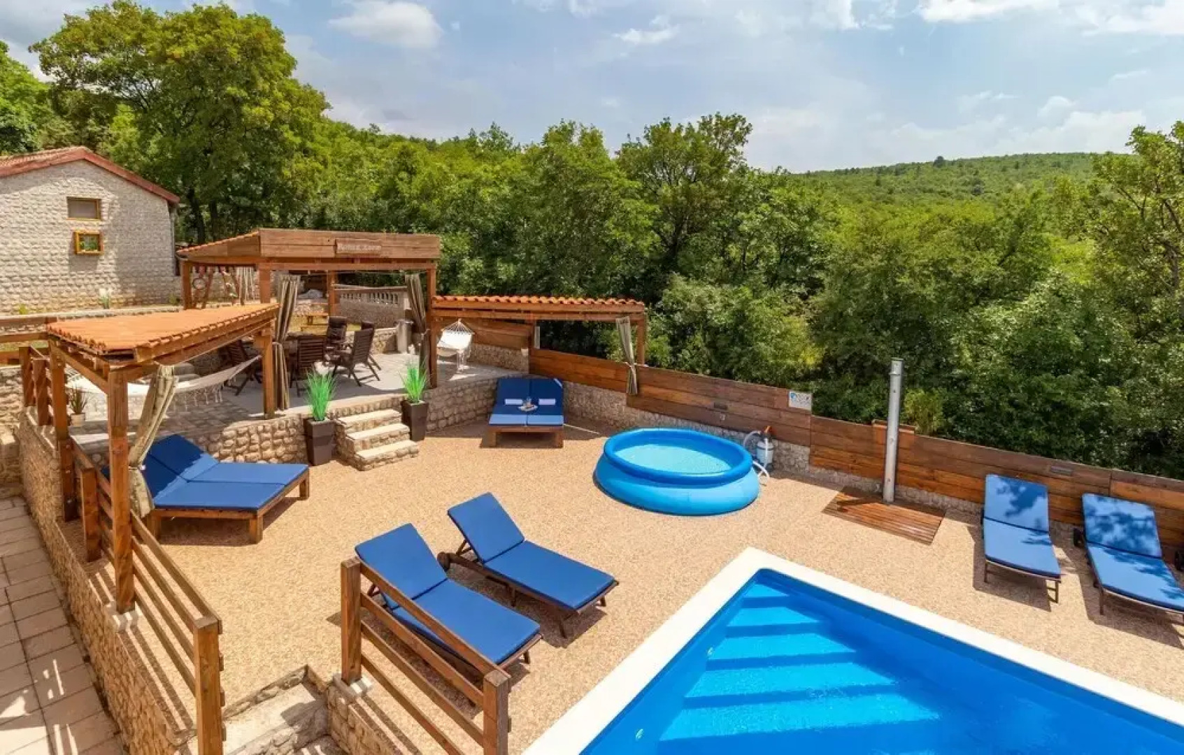 Beautiful Home in Donji Zagon With Wifi and 6 Bedrooms