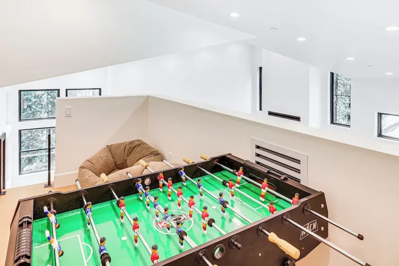 4 Mi to Soda Springs Resort: Hot Tub Hideaway!