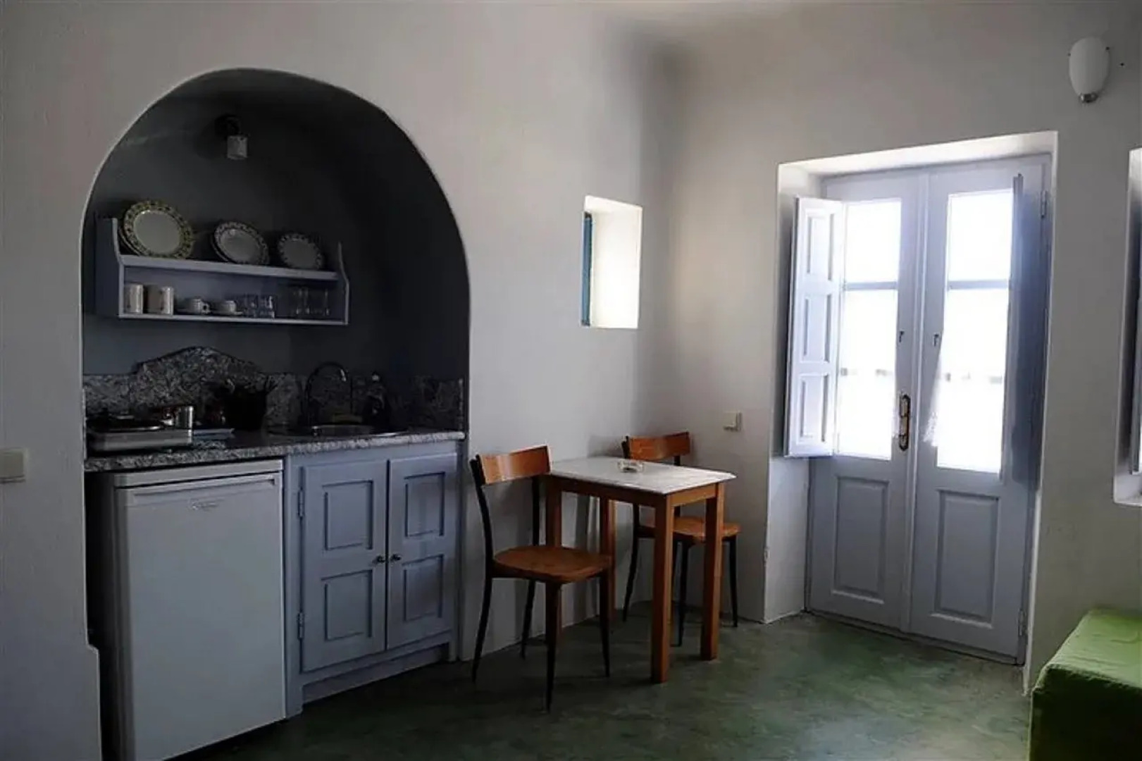 Haraki Studios & Apartments