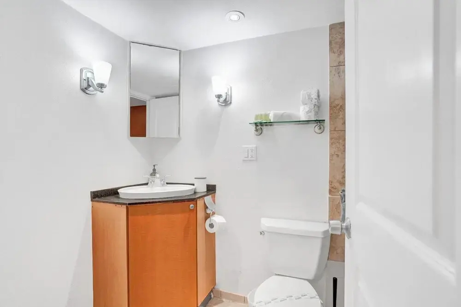 Gorgeous Apartment walking distance to Beach!!