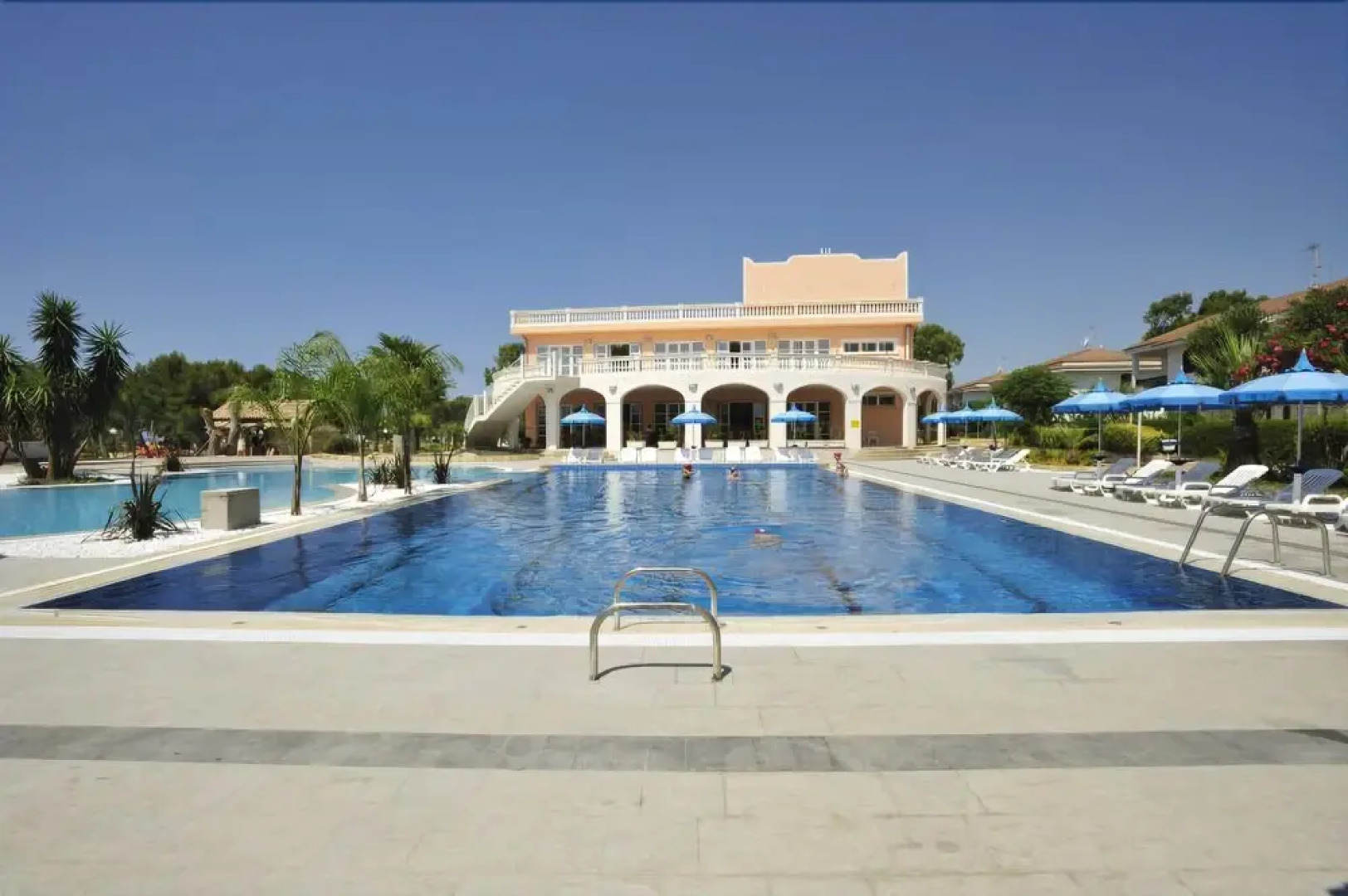 Santa Monica Resort & Village