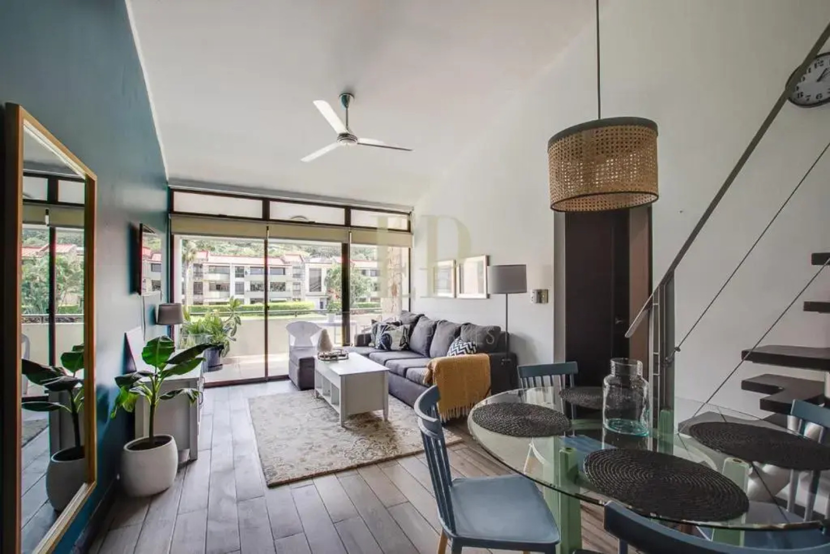 Modern PENTHOUSE w view, office space, pool, gym, tennis