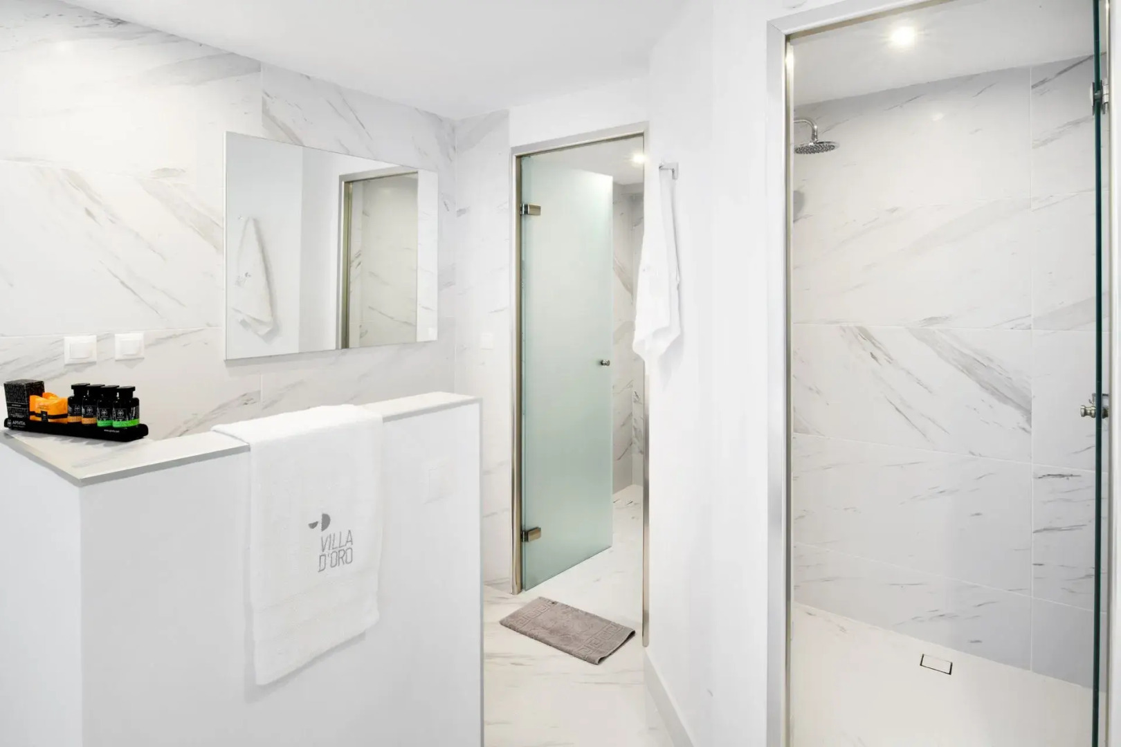 Villa D'Oro - Luxury Villas & Suites