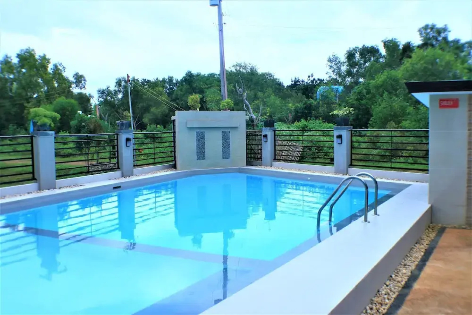 ZEN Rooms Greenfields Inn Bohol