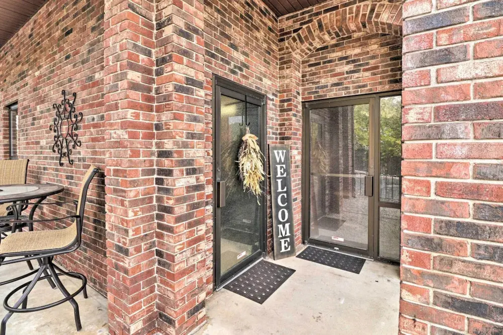 Roomy Multi-family Retreat in Dtwn Mountain Home!